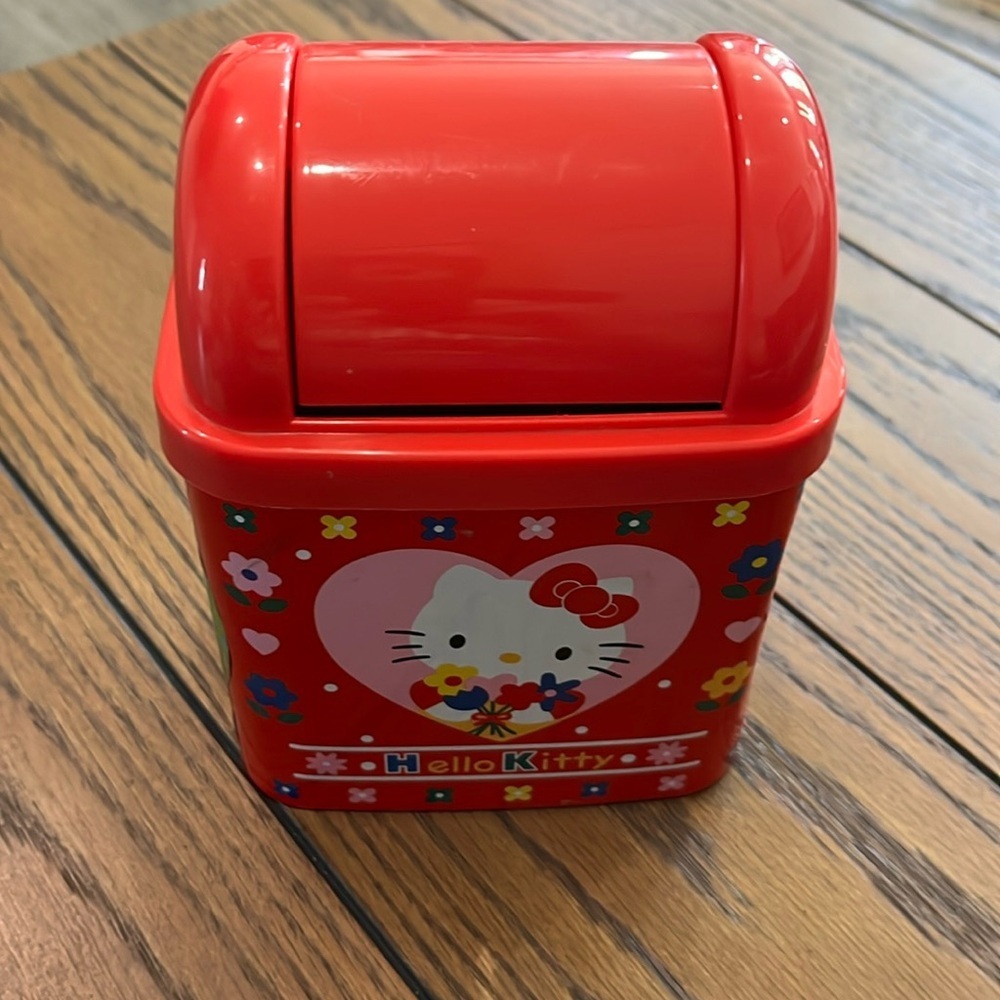 Hello kitty trash can